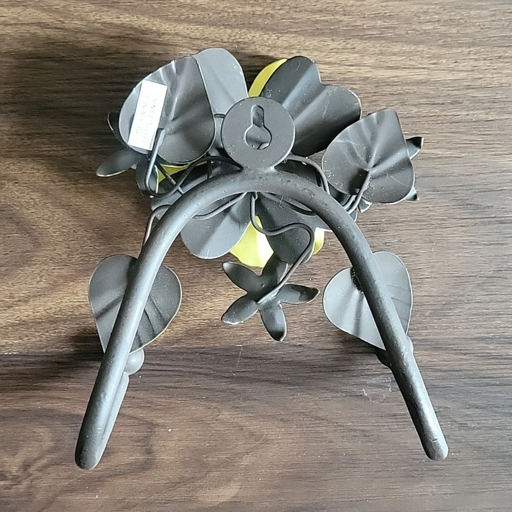Metal flower wall hook